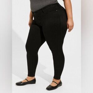 Women’s torrid 12 Black Luxe Stretch Skinny Jean